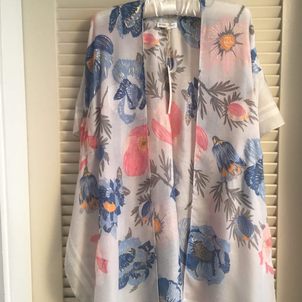 Big,Bold, Soft colors,Flowered Kimono